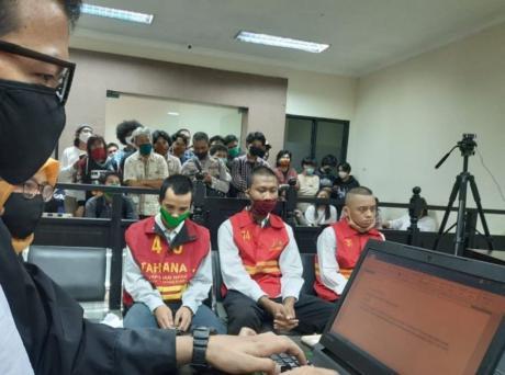 s-k-sudah-krisis-saatnya-membakar-en-17.jpg